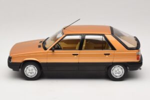 Renault 11 GTL Złoty MCG 1:18 MCG18590 Metal — zdjęcie 3 z 6