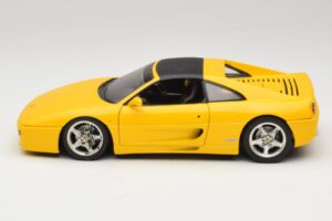Ferrari F355 Spider Żółty z Czarnym Dachem UT Models 1:18 180074030-P4 Metal — zdjęcie 4 z 8