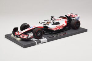 Haas VF-22 K. Magnussen Pole Position Brazilian GP 2022 Minichamps 1:18 117222120 Żywica