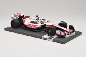 Haas VF-22 K. Magnussen Pole Position Brazilian GP 2022 Minichamps 1:18 117222120 Żywica — zdjęcie 4 z 7