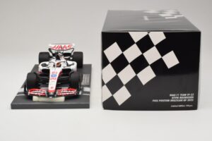 Haas VF-22 K. Magnussen Pole Position Brazilian GP 2022 Minichamps 1:18 117222120 Żywica — zdjęcie 6 z 7