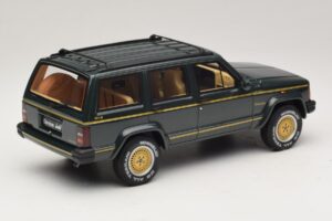 Jeep Cherokee XJ Limited Dark Hunter Green Otto 1:18 OT1340 Żywica — zdjęcie 2 z 6