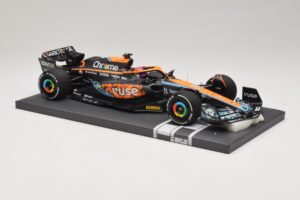 McLaren MCL36 #3 D. Ricciardo Abu Dhabi GP 2022 Minichamps 1:18 537224003 Żywica — zdjęcie 4 z 7
