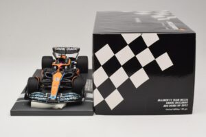 McLaren MCL36 #3 D. Ricciardo Abu Dhabi GP 2022 Minichamps 1:18 537224003 Żywica — zdjęcie 6 z 7