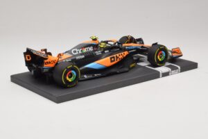 McLaren MCL60 #4 L. Norris 2nd Place Hungarian GP 2023 Minichamps 1:18 537233004 Żywica — zdjęcie 2 z 7