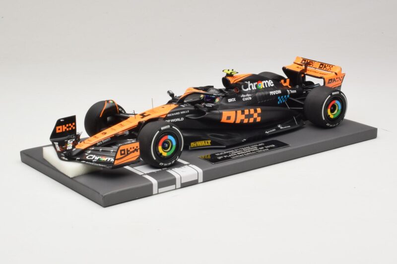 McLaren MCL60 #4 L. Norris 2nd Place Singapore GP 2023 Minichamps 1:18 537233404 Żywica