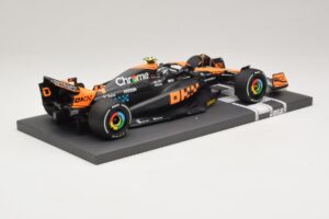 McLaren MCL60 #4 L. Norris 2nd Place Singapore GP 2023 Minichamps 1:18 537233404 Żywica — zdjęcie 2 z 7