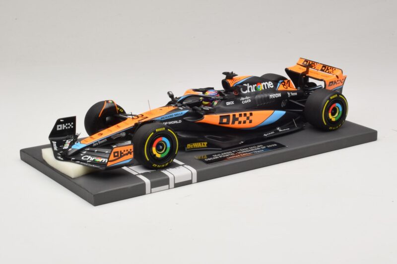 McLaren MCL60 #81 O. Piastri Hungarian GP 2023 Minichamps 1:18 537233081 Żywica