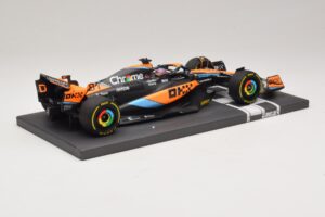 McLaren MCL60 #81 O. Piastri Hungarian GP 2023 Minichamps 1:18 537233081 Żywica — zdjęcie 2 z 7
