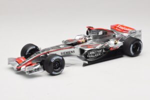 McLaren MP4/21 #3 K. Raikkonen 2006 Minichamps 1:18 530061803 Żywica