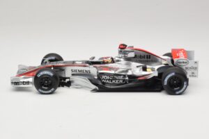 McLaren MP4/21 #3 K. Raikkonen 2006 Minichamps 1:18 530061803 Żywica — zdjęcie 3 z 7