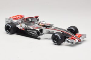 McLaren MP4/21 #3 K. Raikkonen 2006 Minichamps 1:18 530061803 Żywica — zdjęcie 4 z 7