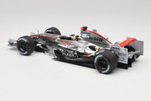 McLaren MP4/21 #3 K. Raikkonen 2006 Minichamps 1:18 530061803 Żywica — zdjęcie 5 z 7