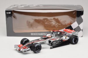 McLaren MP4/21 #3 K. Raikkonen 2006 Minichamps 1:18 530061803 Żywica — zdjęcie 7 z 7