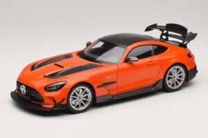 Mercedes AMG GT Black Series C190 Pomarańczowy z Srebrnymi Felgami Minichamps 1:18 110032024 Metal