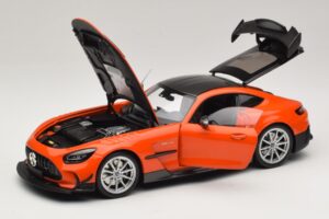 Mercedes AMG GT Black Series C190 Pomarańczowy z Srebrnymi Felgami Minichamps 1:18 110032024 Metal — zdjęcie 2 z 8