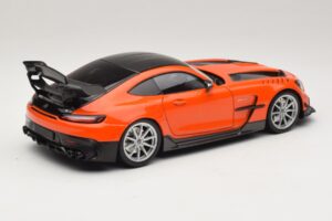 Mercedes AMG GT Black Series C190 Pomarańczowy z Srebrnymi Felgami Minichamps 1:18 110032024 Metal — zdjęcie 3 z 8