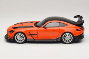Mercedes AMG GT Black Series C190 Pomarańczowy z Srebrnymi Felgami Minichamps 1:18 110032024 Metal — zdjęcie 4 z 8