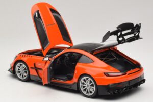 Mercedes AMG GT Black Series C190 Pomarańczowy z Srebrnymi Felgami Minichamps 1:18 110032024 Metal — zdjęcie 5 z 8