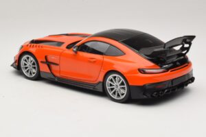 Mercedes AMG GT Black Series C190 Pomarańczowy z Srebrnymi Felgami Minichamps 1:18 110032024 Metal — zdjęcie 7 z 8