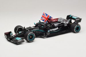 Mercedes AMG Petronas W12 E Performance L. Hamilton Winner British GP 2021 Minichamps 1:18 110211144 Żywica