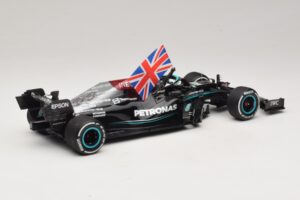Mercedes AMG Petronas W12 E Performance L. Hamilton Winner British GP 2021 Minichamps 1:18 110211144 Żywica — zdjęcie 2 z 7
