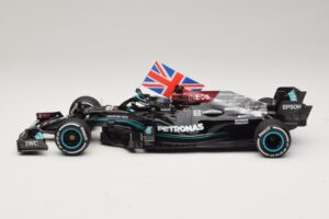 Mercedes AMG Petronas W12 E Performance L. Hamilton Winner British GP 2021 Minichamps 1:18 110211144 Żywica — zdjęcie 3 z 7