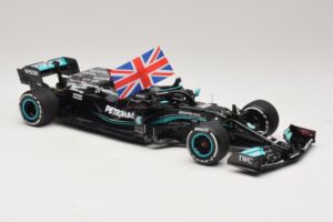 Mercedes AMG Petronas W12 E Performance L. Hamilton Winner British GP 2021 Minichamps 1:18 110211144 Żywica — zdjęcie 4 z 7