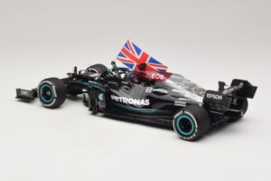 Mercedes AMG Petronas W12 E Performance L. Hamilton Winner British GP 2021 Minichamps 1:18 110211144 Żywica — zdjęcie 5 z 7