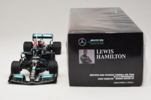 Mercedes AMG Petronas W12 E Performance L. Hamilton Winner British GP 2021 Minichamps 1:18 110211144 Żywica — zdjęcie 6 z 7