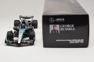 Mercedes AMG Petronas W15 E Performance G. Russell 2024 Minichamps 1:18 110240163 Żywica — zdjęcie 6 z 7