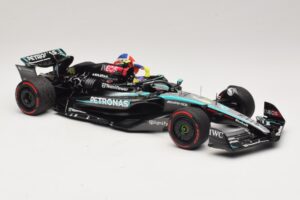 Mercedes AMG Petronas W15 E Performance L. Hamilton Winner British GP 2024 Minichamps 1:18 110241244 Żywica — zdjęcie 4 z 7