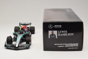 Mercedes AMG Petronas W15 E Performance L. Hamilton Winner British GP 2024 Minichamps 1:18 110241244 Żywica — zdjęcie 6 z 7