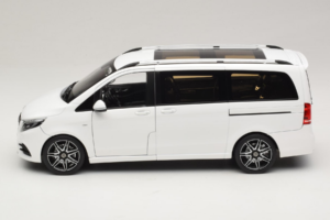 Mercedes V-Class W447 AMG Line Biały Norev 1:18 183876 Metal — zdjęcie 5 z 8