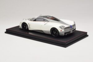 Pagani Huayra Luminous Green AB 1:18 REMC041 Żywica — zdjęcie 5 z 7