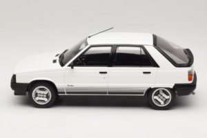 Renault 11 Turbo Biały MCG 1:18 MCG18589 Metal — zdjęcie 3 z 6
