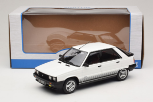 Renault 11 Turbo Biały MCG 1:18 MCG18589 Metal — zdjęcie 6 z 6