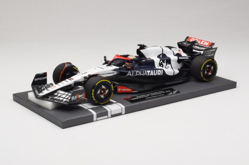 Scuderia AlphaTauri AT04 D. Ricciardo Hungarian GP 2023 Minichamps 1:18 117231203 Żywica