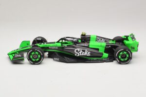 Stake Kick Sauber C44 G. Zhou Emilia Romagna GP 2024 Minichamps 1:18 117240124 Żywica — zdjęcie 3 z 7