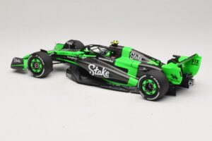 Stake Kick Sauber C44 G. Zhou Emilia Romagna GP 2024 Minichamps 1:18 117240124 Żywica — zdjęcie 5 z 7