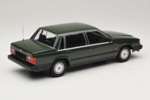 Volvo 740 GL Ciemnozielony Minichamps 1:18 155171702 Metal — zdjęcie 2 z 6