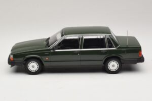 Volvo 740 GL Ciemnozielony Minichamps 1:18 155171702 Metal — zdjęcie 3 z 6