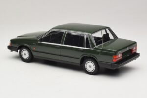 Volvo 740 GL Ciemnozielony Minichamps 1:18 155171702 Metal — zdjęcie 5 z 6