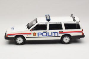 Volvo 740 GL Kombi Politi Norway Minichamps 1:18 155171796 Metal — zdjęcie 3 z 6