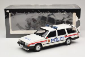 Volvo 740 GL Kombi Politi Norway Minichamps 1:18 155171796 Metal — zdjęcie 6 z 6