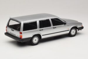 Volvo 740 GL Kombi Srebrny Minichamps 1:18 155171770 Metal — zdjęcie 2 z 6