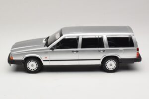 Volvo 740 GL Kombi Srebrny Minichamps 1:18 155171770 Metal — zdjęcie 3 z 6
