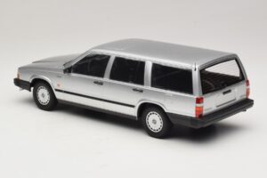 Volvo 740 GL Kombi Srebrny Minichamps 1:18 155171770 Metal — zdjęcie 5 z 6