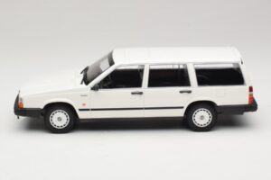 Volvo 740 GL Kombi Biały Minichamps 1:18 155171772 Metal — zdjęcie 3 z 6