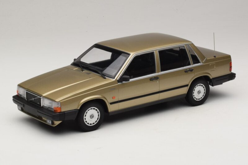 Volvo 740 GL Złoty Minichamps 1:18 155171700 Metal